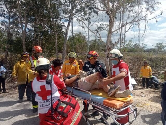 Solidaridad firemen assist in Yucatan rescue of trapped driver