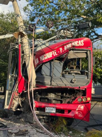 City bus driver dislodges Cancun power pole in early morning mishap