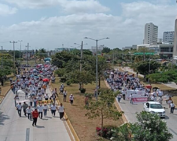 Quintana Roo teachers continue march against ISSSTE changes