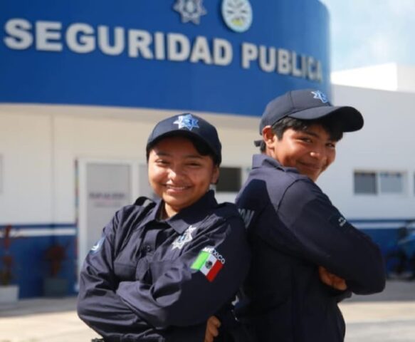 Isla Mujeres kids enjoy Police for a Day workshop