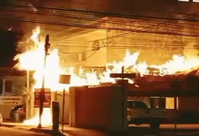 Solidaridad municipal building consumed in early morning fire