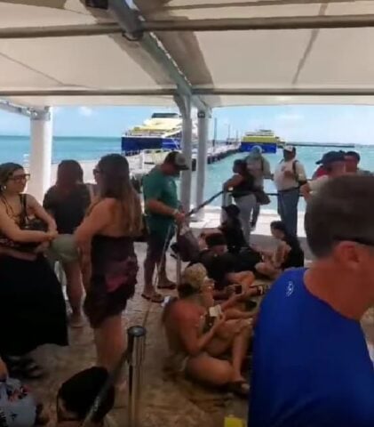 Wind gusts from approaching mass of cold air affecting Riviera Maya ferry crossings
