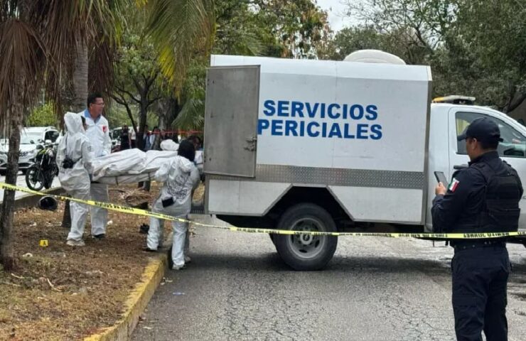 Motorcyclist loses helmet during skid and dies on Cancun avenue