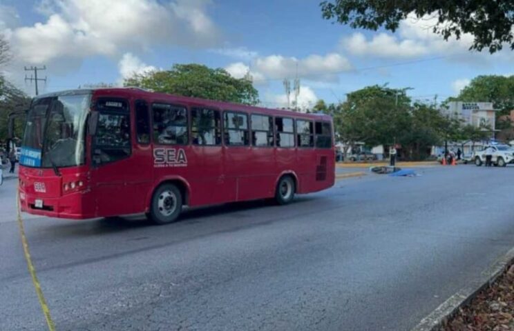 Cancun city bus hits motorcycle killing its driver