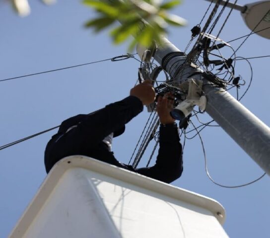 Cancun police locate two illegal cameras on city streetlights