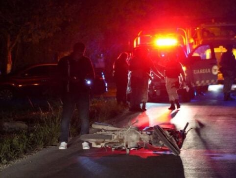 Female motorcycle passenger killed by van while avoiding Cancun tricycle driver