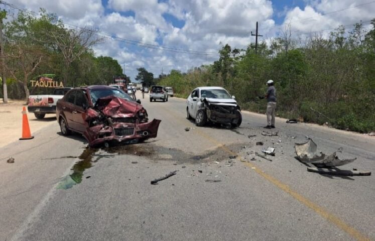 Three hospitalized in two car head-on crash on Tulum highway