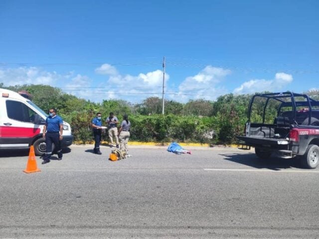 Pedestrian struck and killed crossing Akumal highway near hotel