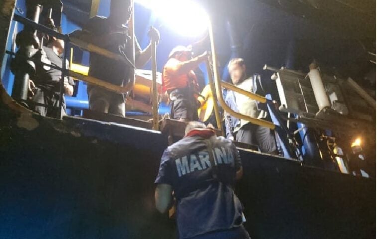 Mexican Marina perform medical evacuation from American ARC vessel