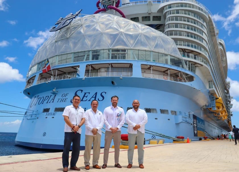 World's second largest cruise ship docks island of Cozumel