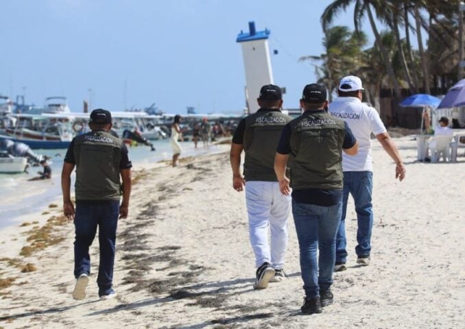 Authorities comb Puerto Morelos beaches in search of illegal vendors