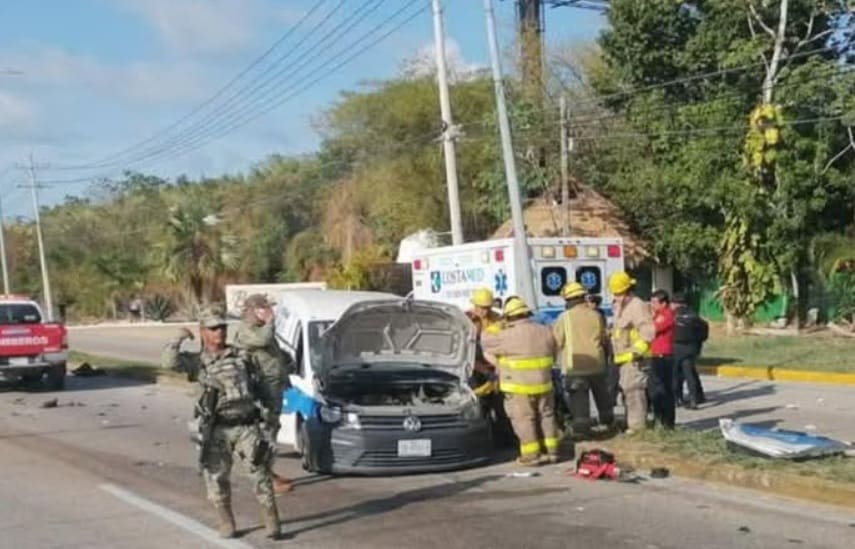 Firemen cut trapped driver free in two vehicle crunch outside Puerto Morelos