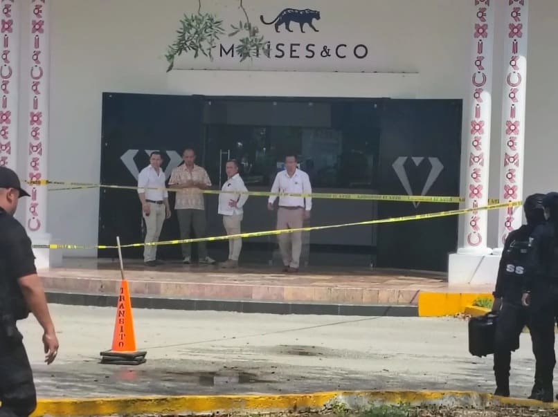 One suspect captured after criminals exchange gunfire with police in Puerto Morelos jewelry store robbery