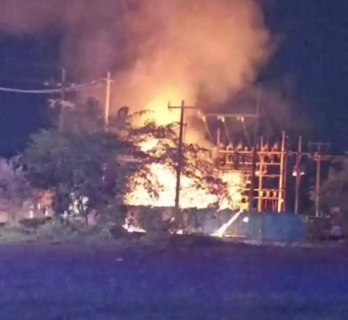 Lázaro Cárdenas down after early morning CFE fire