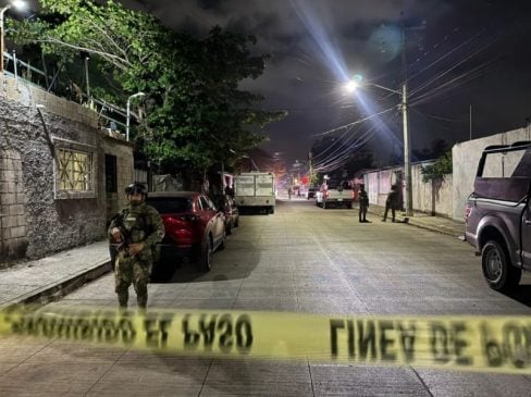 Armed man on foot shoots three on residential Cancun street