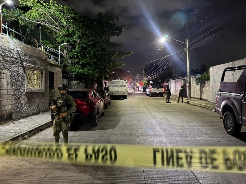 Armed man on foot shoots three on residential Cancun street