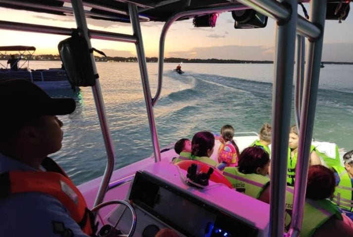Marina search and rescue 11 from sinking vessel on Bacalar lagoon