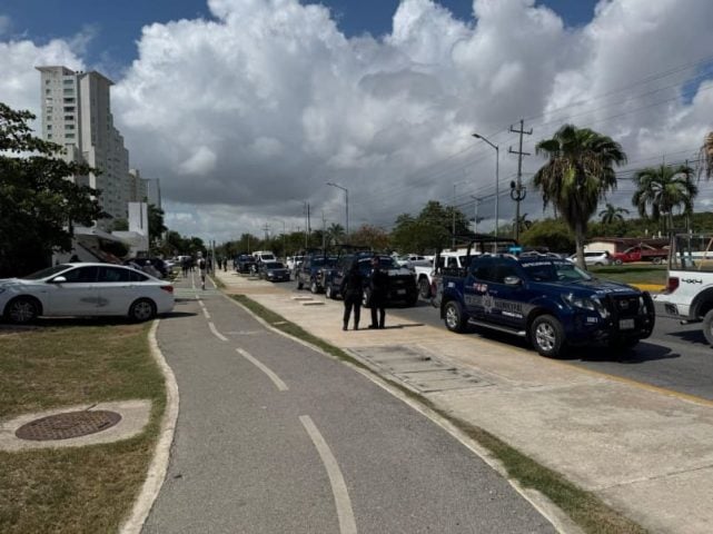 Two injured in attempted armed robbery outside Cancun convenience store