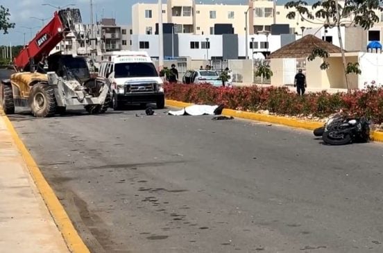 Cancun motorcycle driver killed in collision with heavy machinery