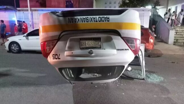 Driver and passengers suffer minor injuries in Chetumal rollover