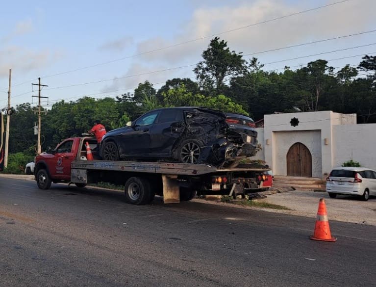 Police in search of fleeing bus driver after Tulum highway accident