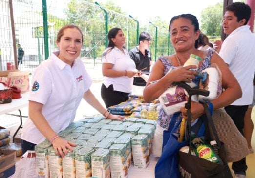 Isla Mujeres families exchange 3 tons of recyclable waste for household items