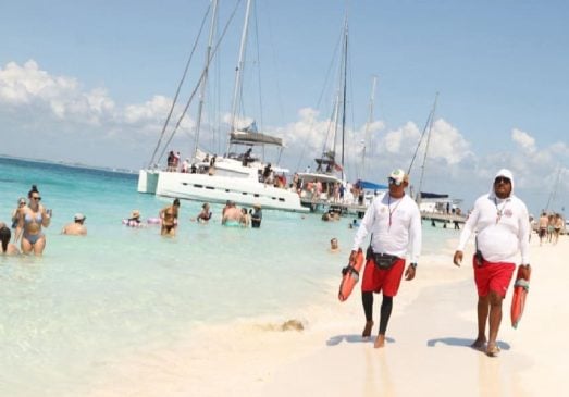 Isla Mujeres deploys additional lifeguards in anticipation of 27,000 for summer holidays