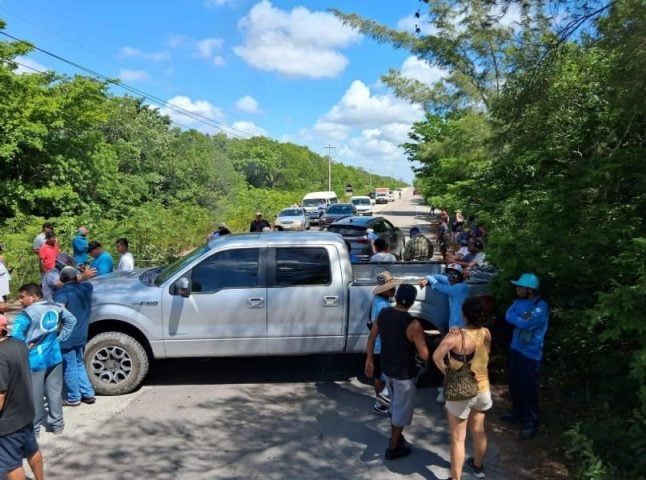 Agreements made after angry residents block Mahahual highway