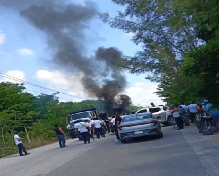 Mahahual residents angered by cancellation of government meeting threatening second road block