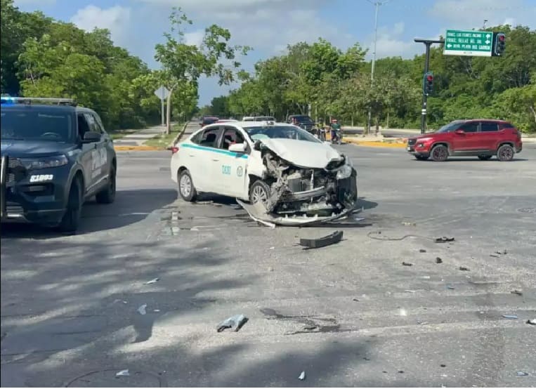 PDC taxi and police unit collide in city intersection