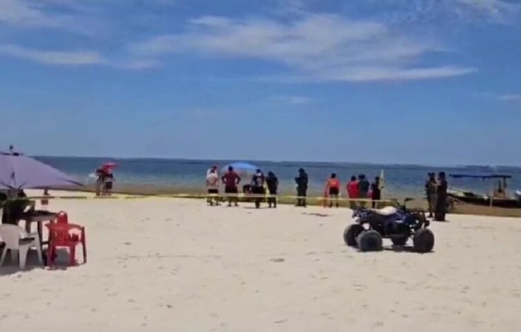 Struggling snorkeler rushed to shore dies on Puerto Morelos beach