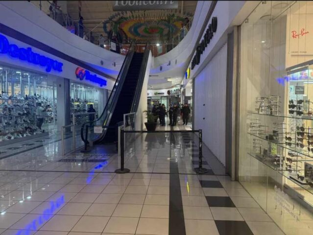 Cancun police continue searching for armed men in attempted mall robbery
