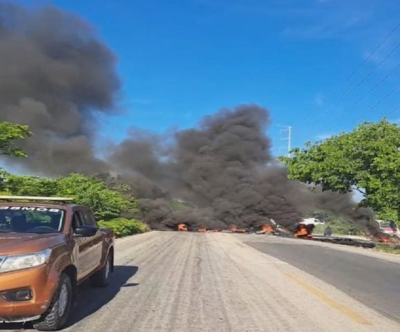 Squatters block highway after Tulum invasion zone left destroyed during aggressive eviction