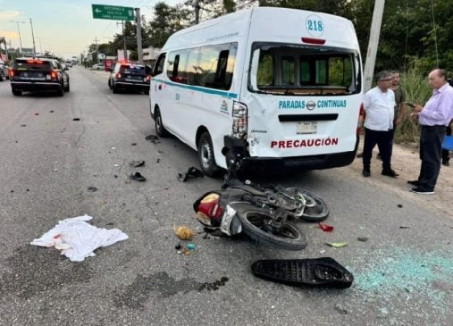 City bike driver suffers face and arm injuries crashing into back of combi