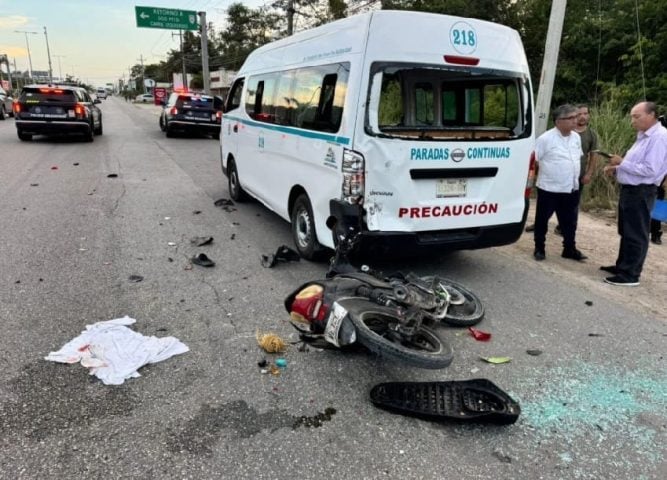 City bike driver suffers face and arm injuries crashing into back of combi