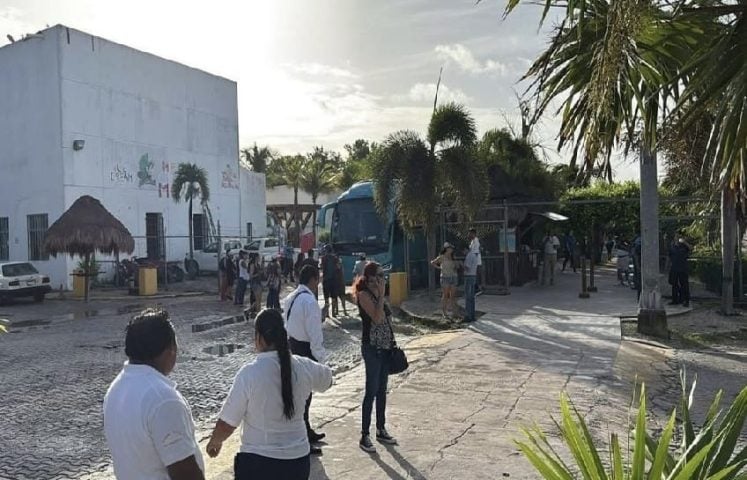 Group hoping to pressure new Mahahual port owners to provide basic services in irregular neighborhood