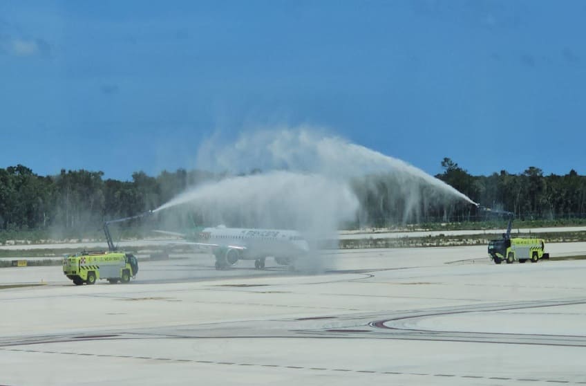 Mexicana de Aviación lands new E2 plane at Tulum International