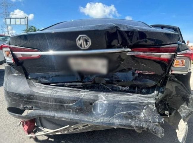 Sudden brake creates federal highway traffic chaos in north Playa del Carmen