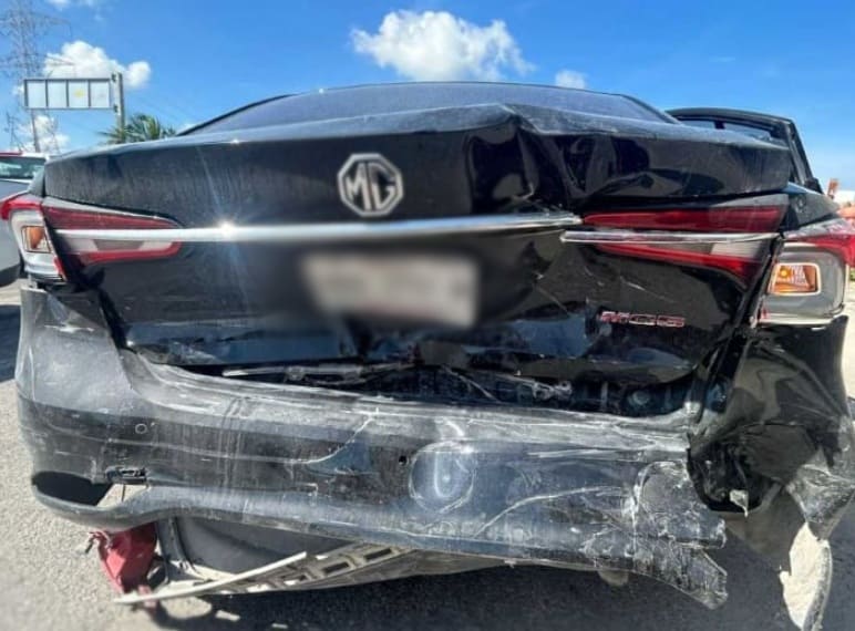Sudden brake creates federal highway traffic chaos in north Playa del Carmen