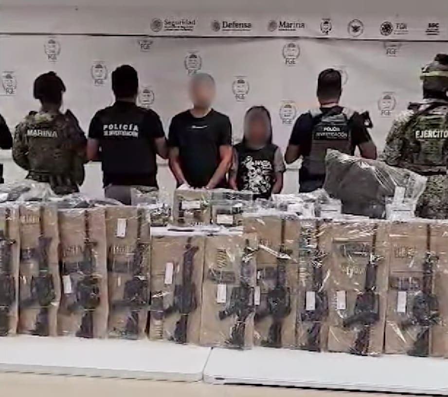 Long weapons, handguns and narcotics seized during Playa del Carmen operations