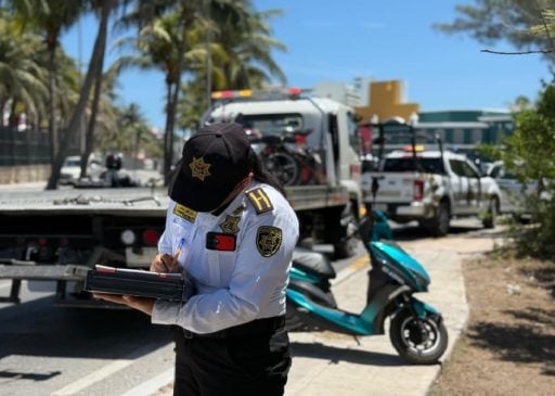 Cancun Transit issues dozens of tickets for hotel zone parking violations