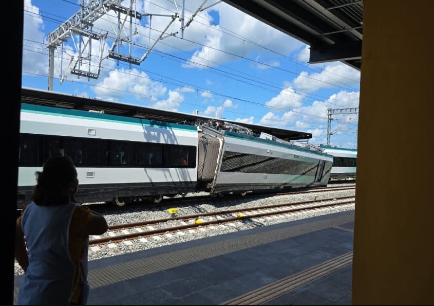 A "track mishap" blamed for partial Tren Maya car derailment