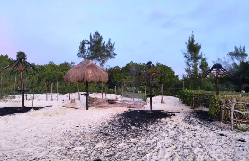 Arson suspected in multiple palapa fires on central Playa del Carmen beach