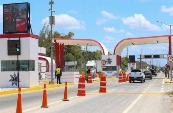 Armed men detained at police filter attempting to enter city of Chetumal