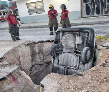 Dozing Cancun taxi driver ends up nose-down in excavation