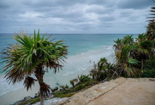 Tourism Commission approves proposal modify law to ensure "free, permanent and unrestricted" beach access
