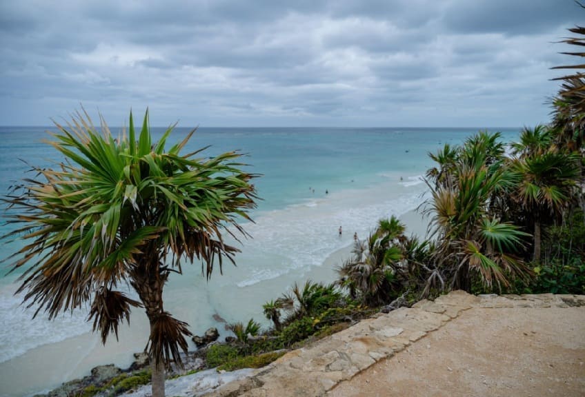 Tourism Commission approves proposal modify law to ensure "free, permanent and unrestricted" beach access
