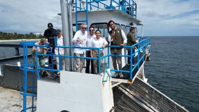 EU Commissioner tours Puerto Morelos sargassum collection vessels