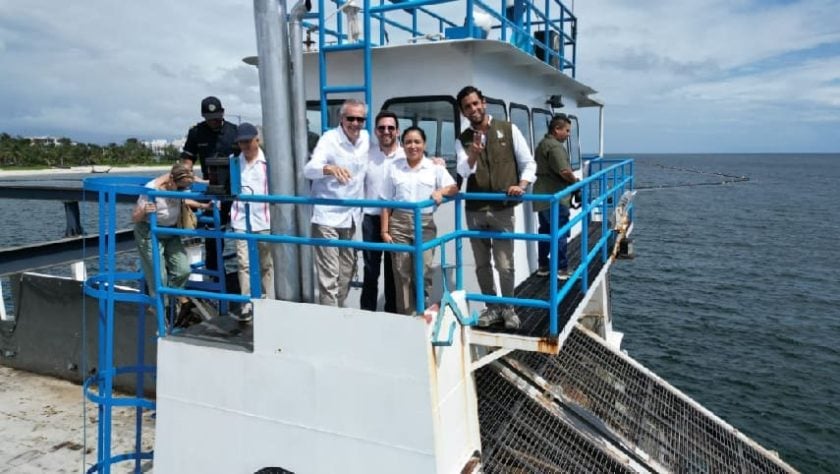 EU Commissioner tours Puerto Morelos sargassum collection vessels