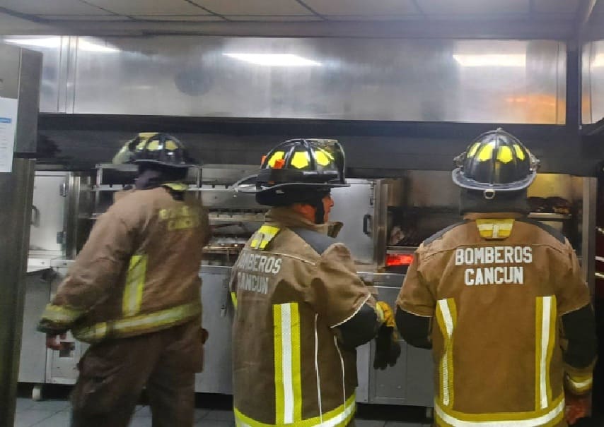 Cancun restaurant evacuated after extraction hood catches fire